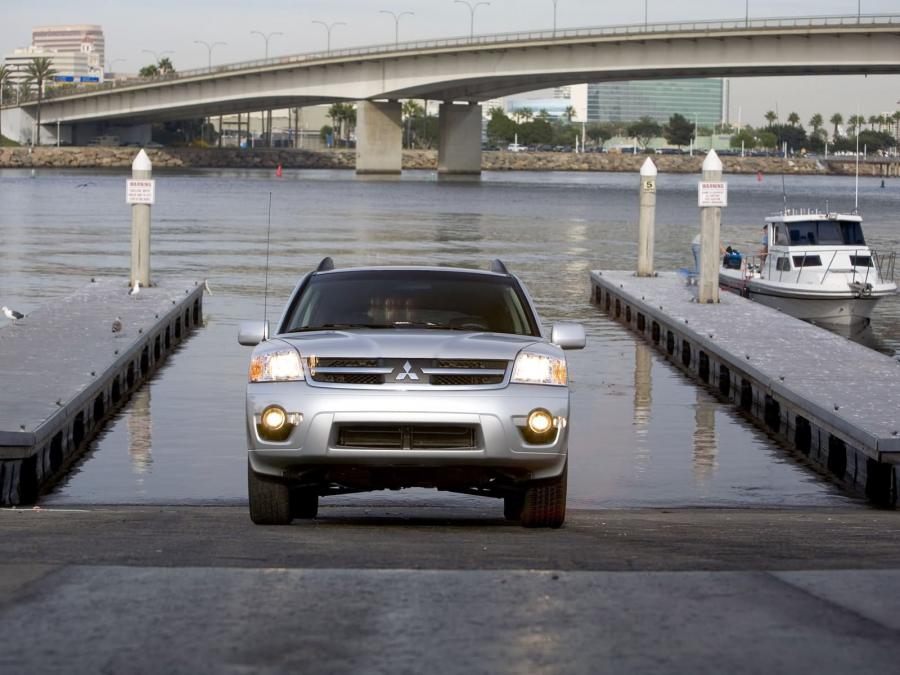  Mitsubishi Endeavor SE 2007 года  (фото 17 из 18)